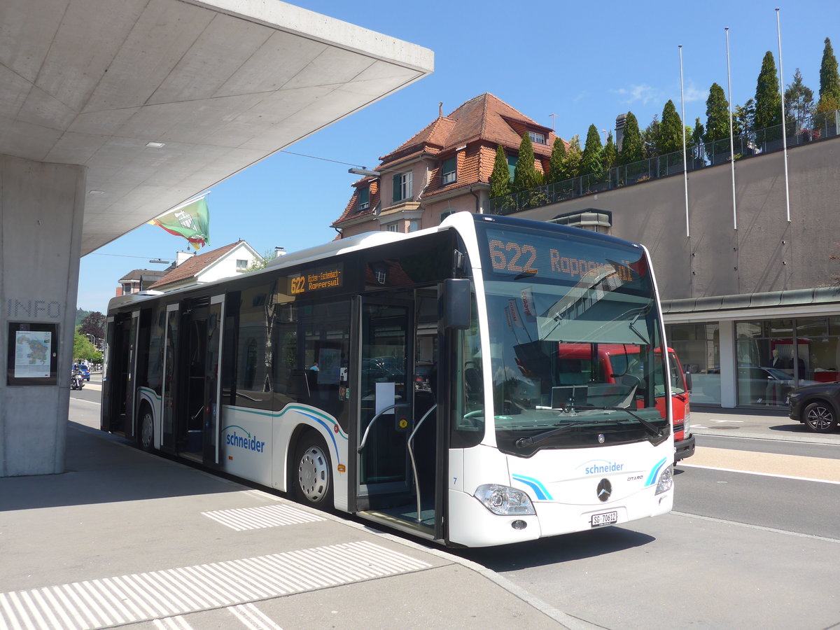 (216'822) - Schneider, Ermenswil - Nr. 7/SG 70'612 - Mercedes am 9. Mai 2020 beim Bahnhof Wattwil