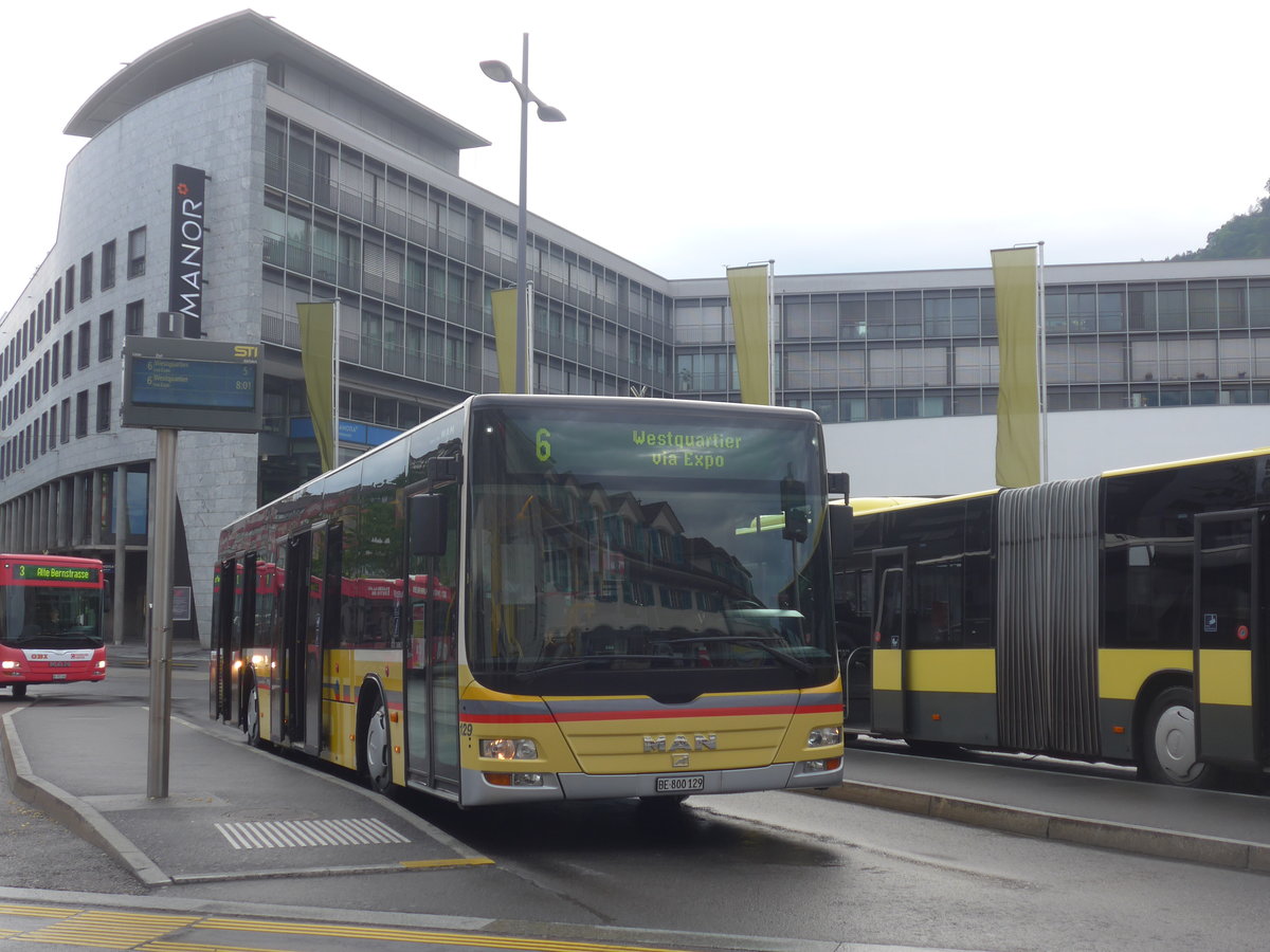 (216'895) - STI Thun - Nr. 129/BE 800'129 - MAN am 10. Mai 2020 beim Bahnhof Thun