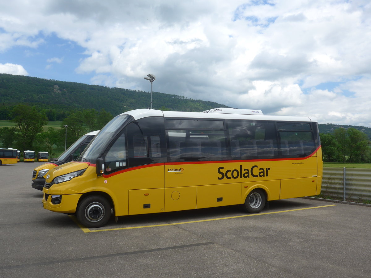 (216'968) - CarPostal Ouest - JU 52'604 - Iveco/Rosero am 10. Mai 2020 in Develier, Parkplatz