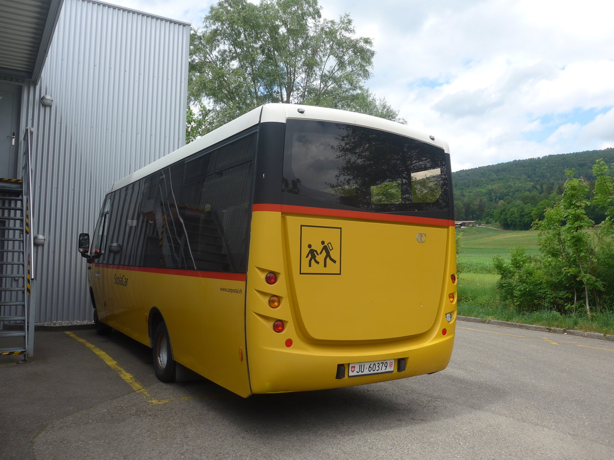 (216'971) - CarPostal Ouest - JU 60'379 - Cacciamali (ex VD 254'615) am 10. Mai 2020 in Develier, Garage