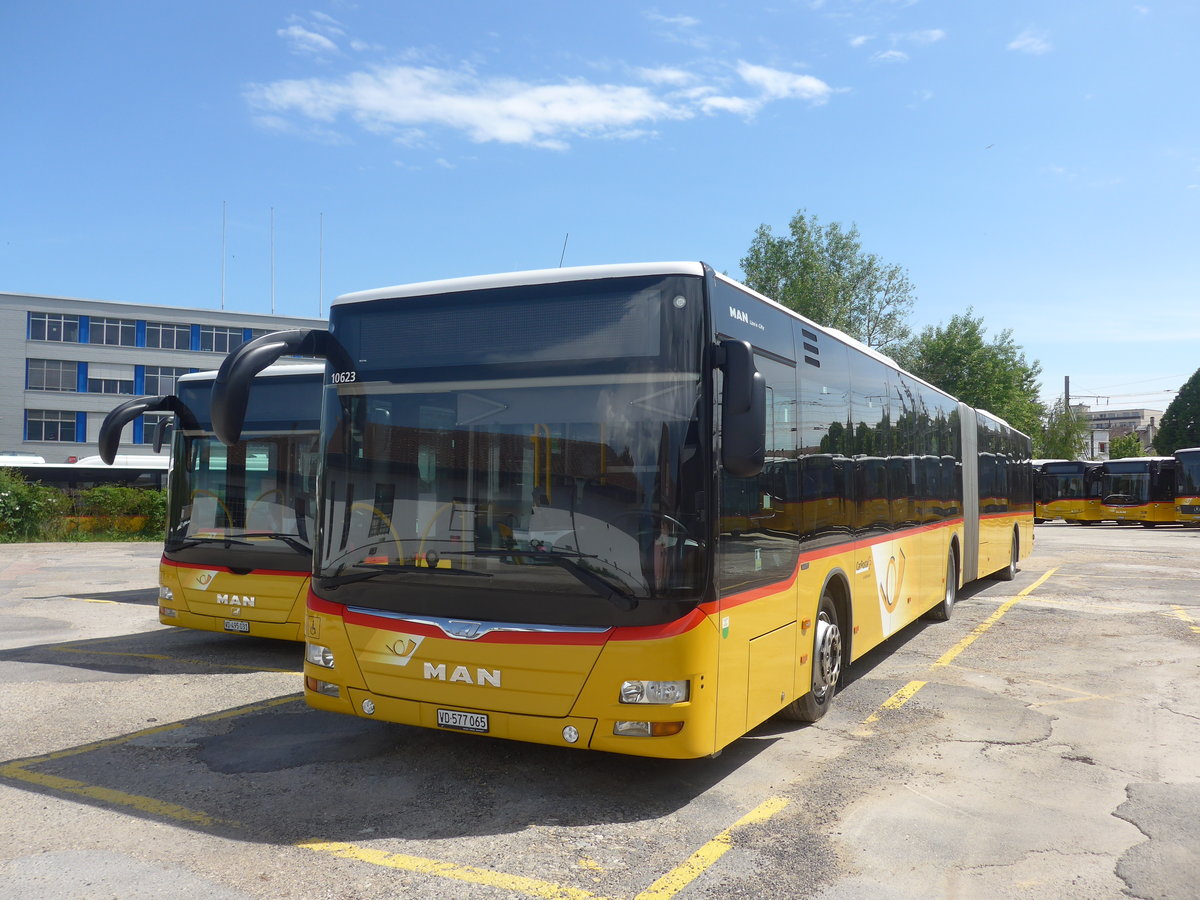 (216'989) - CarPostal Ouest - VD 577'065 - MAN am 10. Mai 2020 in Yverdon, Garage