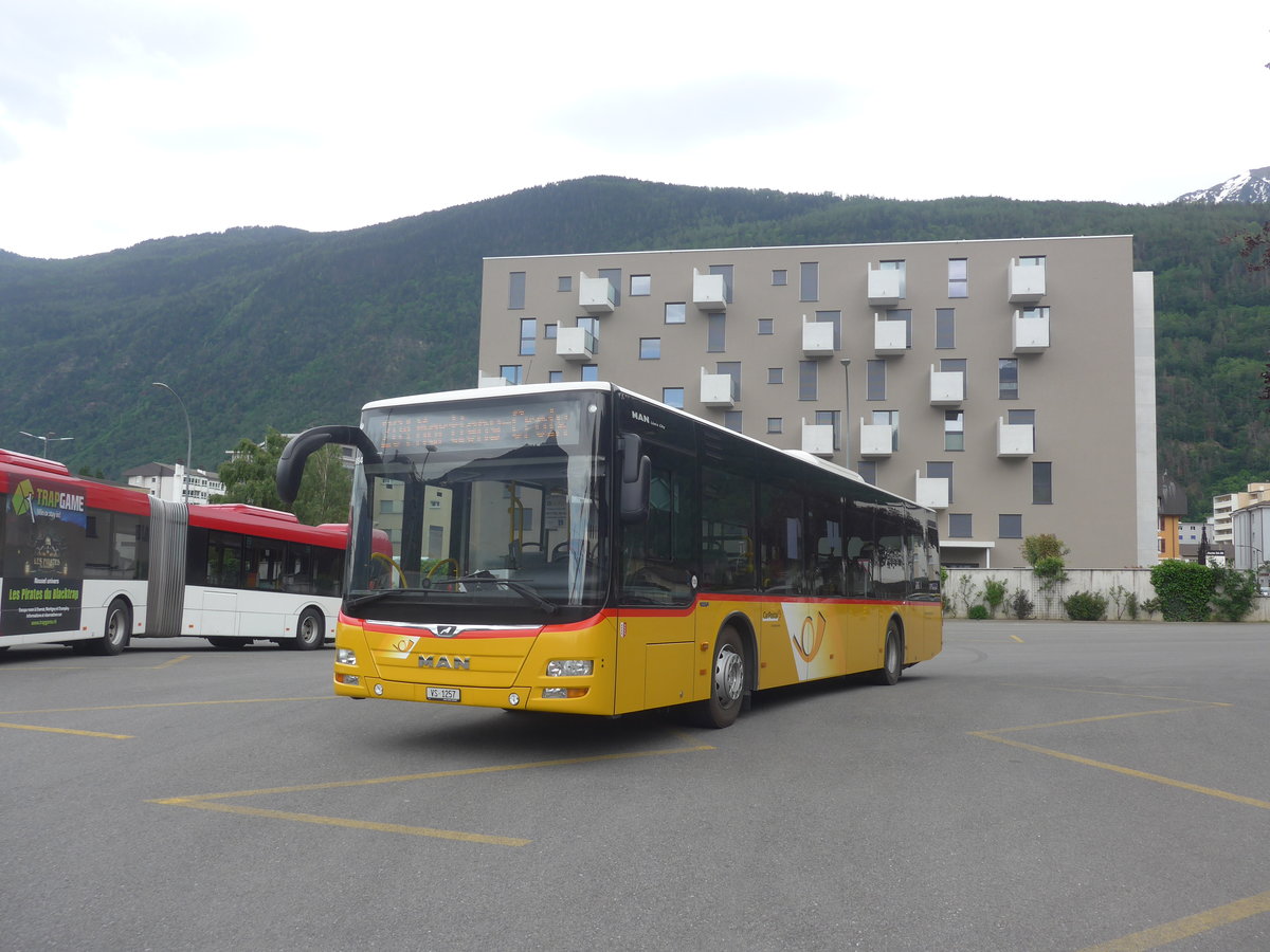 (217'006) - TMR Martigny - VS 1257 - MAN am 10. Mai 2020 beim Bahnhof Martigny