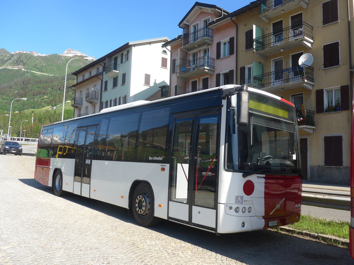 (217'526) - GIOM, Cadempino - TI 183'644 - Volvo (ex TPF Fribourg Nr. 67) am 1. Juni 2020 beim Bahnhof Airolo