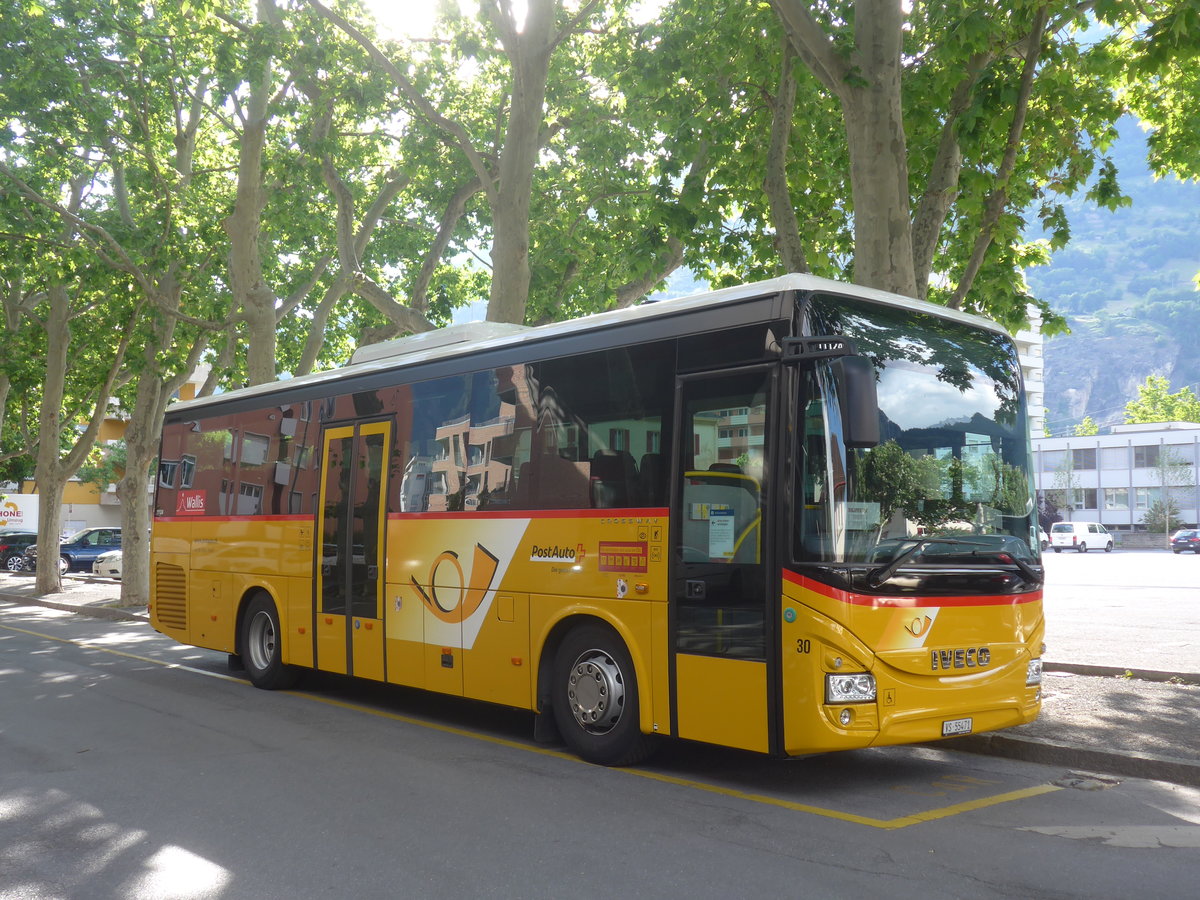 (217'599) - Jaggi, Kippel - Nr. 30/VS 55'471 - Iveco am 1. Juni 2020 in Brig, Postgarage