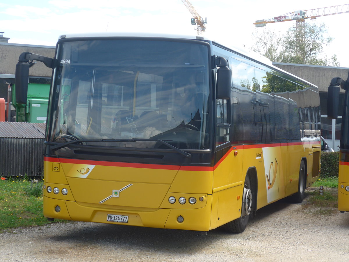 (217'819) - CarPostal Ouest - VD 124'777 - Volvo am 13. Juni 2020 in Yverdon, Garage