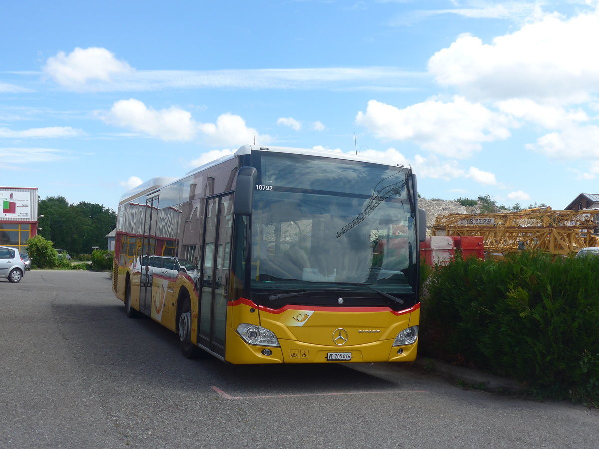 (217'850) - CarPostal Ouest - VD 205'674 - Mercedes am 13. Juni 2020 in Echallens, Garage