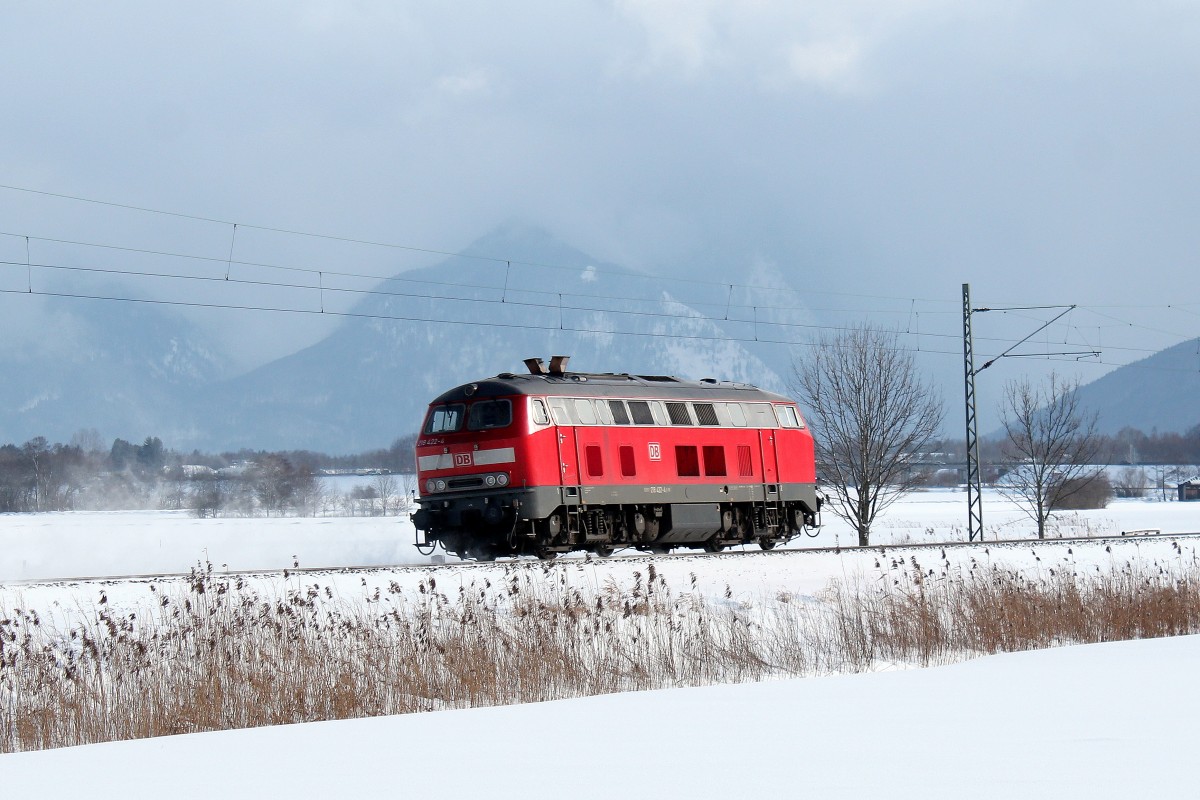 218 442-4 war am 2. Februar 2015 bei Weisham in Richtung Freilassing unterwegs.