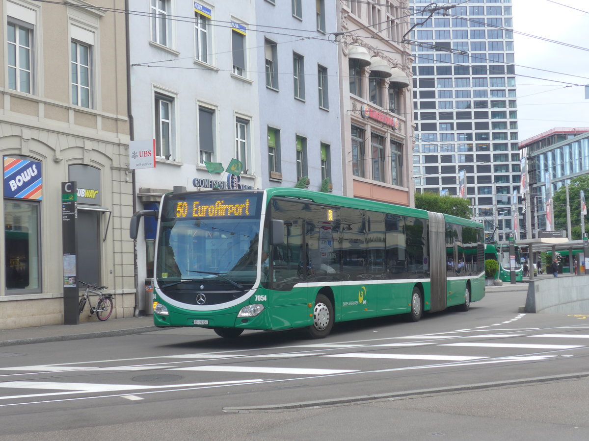 (218'183) - BVB Basel - Nr. 7054/BS 99'354 - Mercedes am 28. Juni 2020 beim Bahnhof Basel