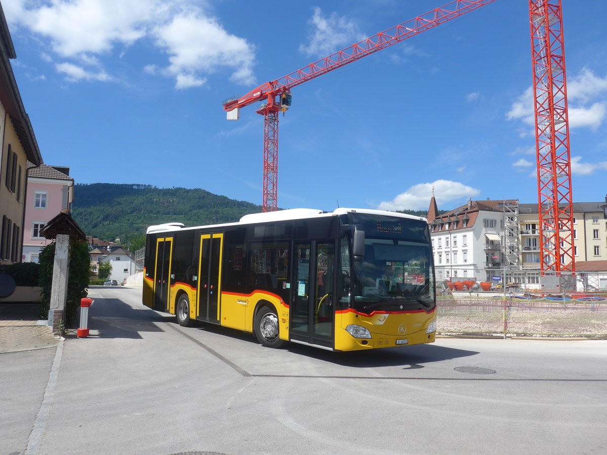 (218'385) - CarPostal Ouest - JU 46'213 - Mercedes am 4. Juli 2020 beim Bahnhof Delmont