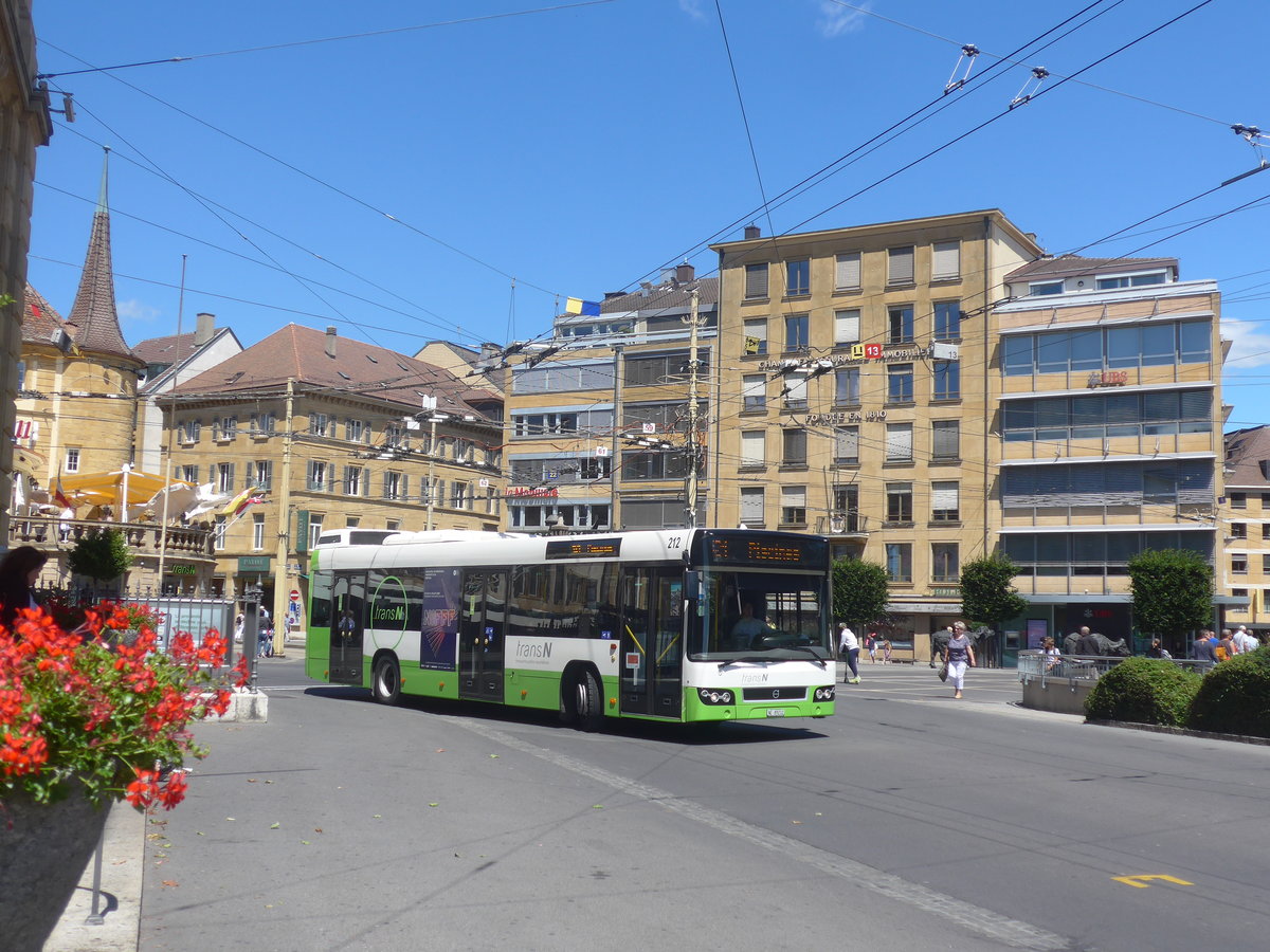 (218'551) - transN, La Chaux-de-Fonds - Nr. 212/NE 89'212 - Volvo (ex TN Neuchtel Nr. 212) am 6. Juli 2020 in Neuchtel, Place Pury