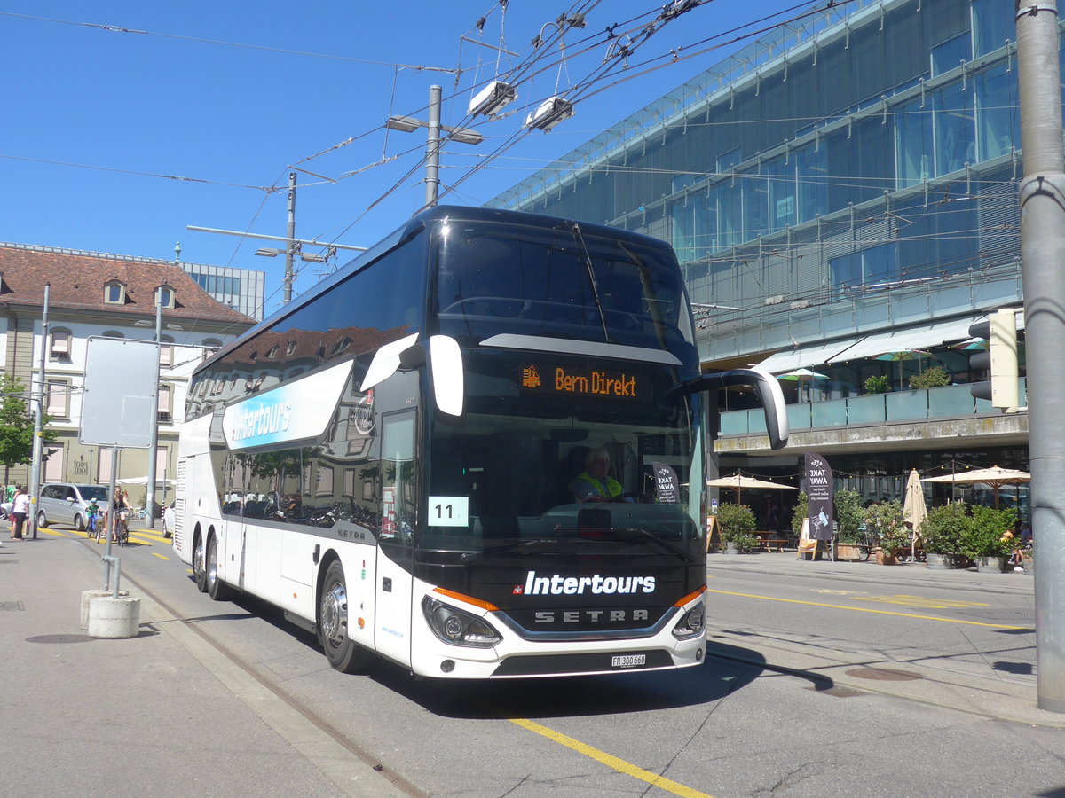 (219'194) - Intertours, Domdidier - FR 300'660 - Setra am 27. Juli 2020 beim Bahnhof Bern