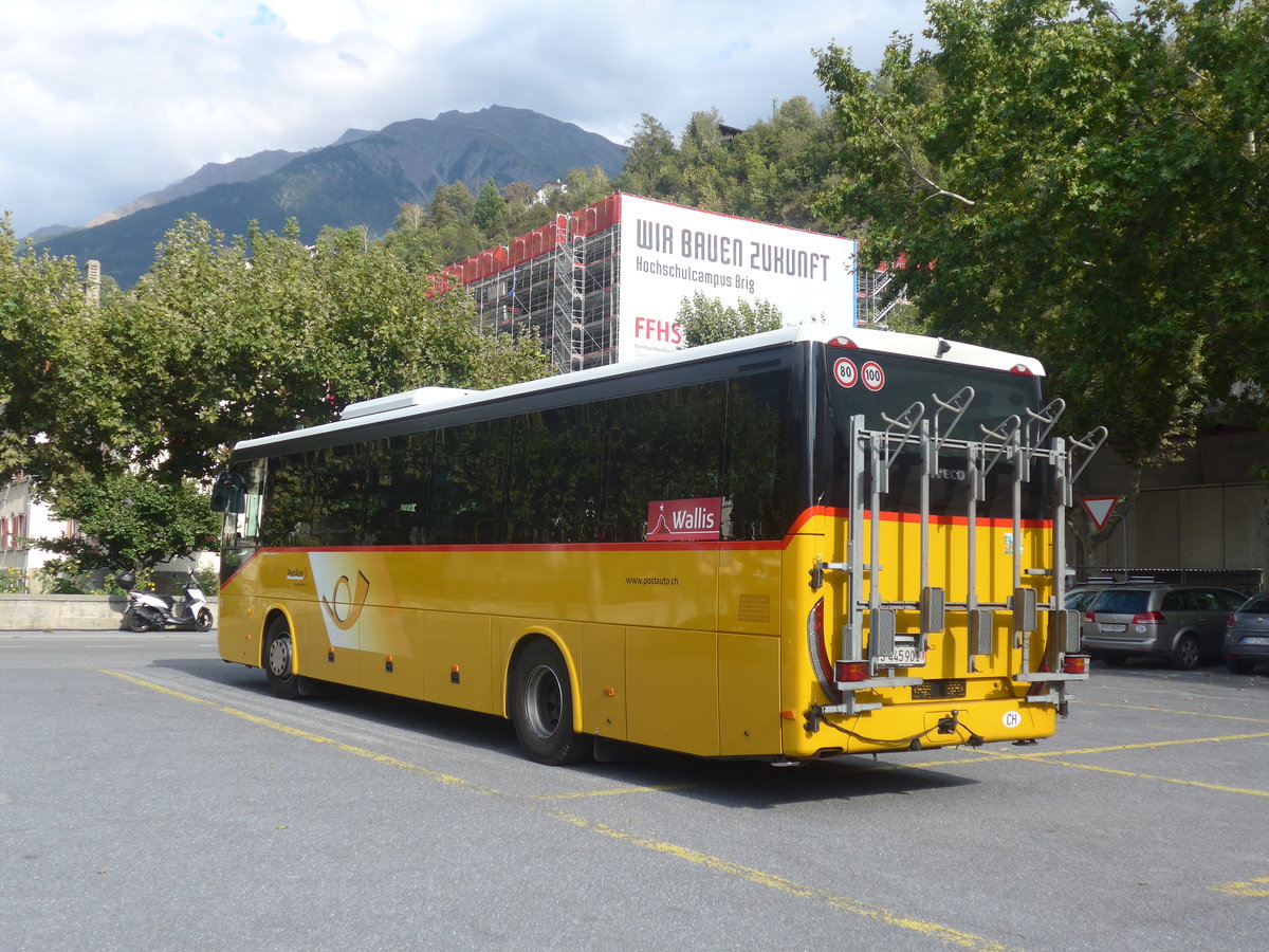 (220'528) - PostAuto Wallis - VS 445'901 - Iveco am 6. September 2020 in Brig, Garage