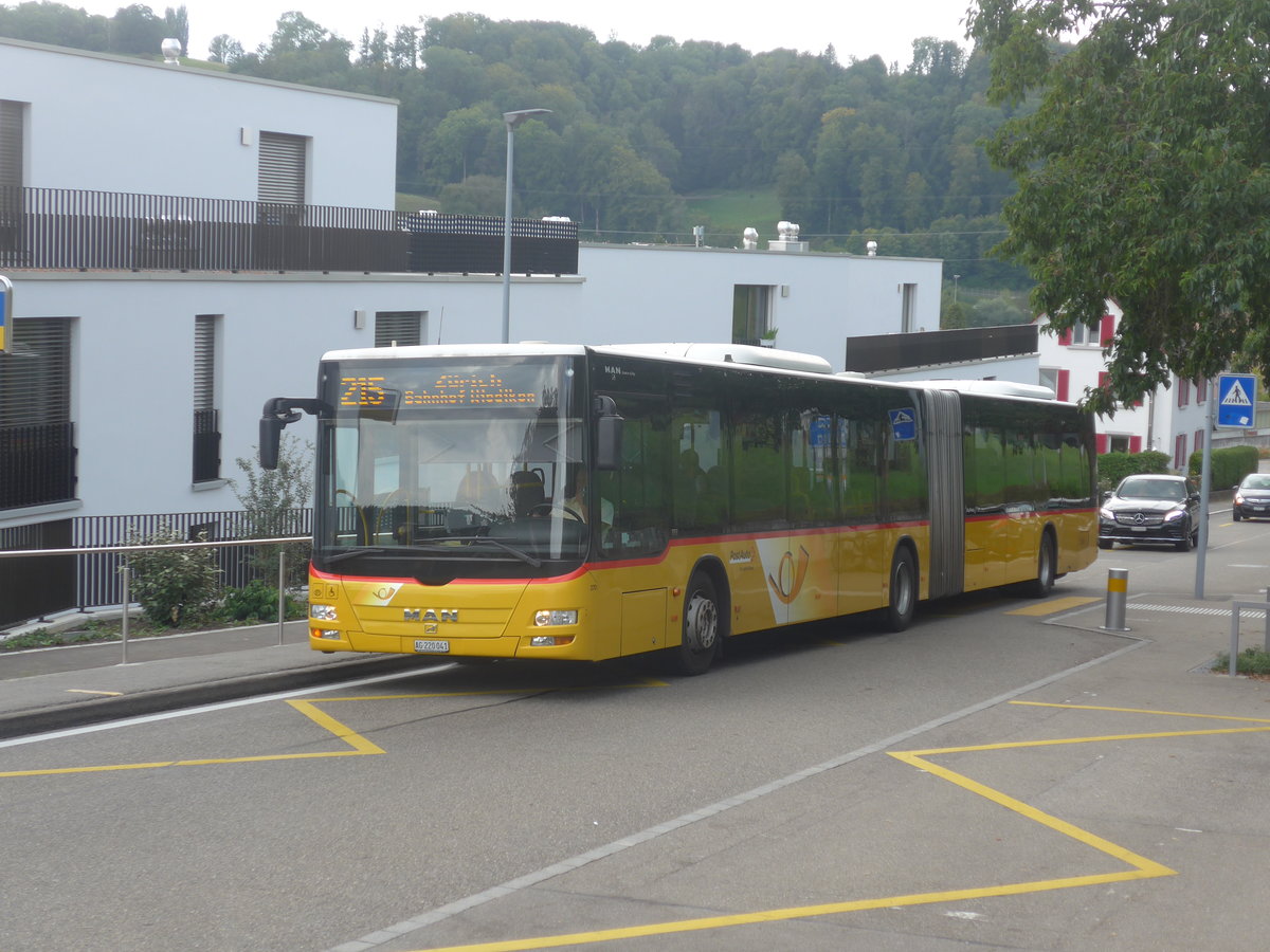 (220'989) - Stutz, Jonen - Nr. 270/AG 220'041 - MAN am 22. September 2020 beim Bahnhof Birmensdorf