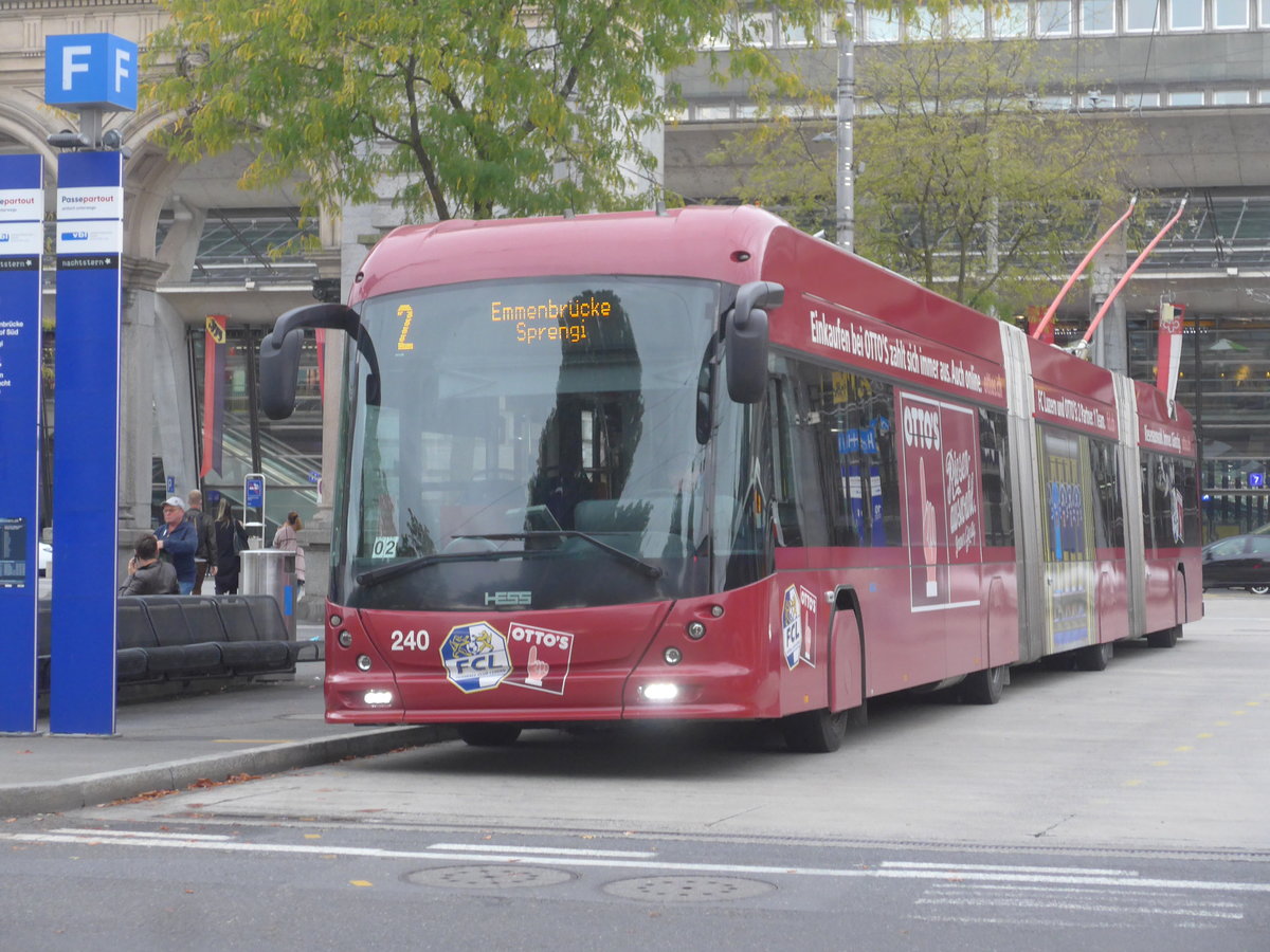 (221'392) - VBL Luzern - Nr. 240 - Hess/Hess Doppelgelenktrolleybus am 25. September 2020 beim Bahnhof Luzern