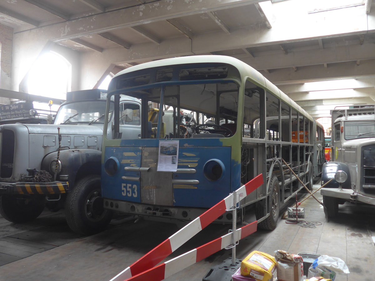 (222'292) - VBZ Zrich (OCS) - Nr. 553 - Saurer/Saurer (ex Nr. 201) am 21. Oktober 2020 in Arbon, Saurermuseum Depot (1. Gelenkautobus der Schweiz!)