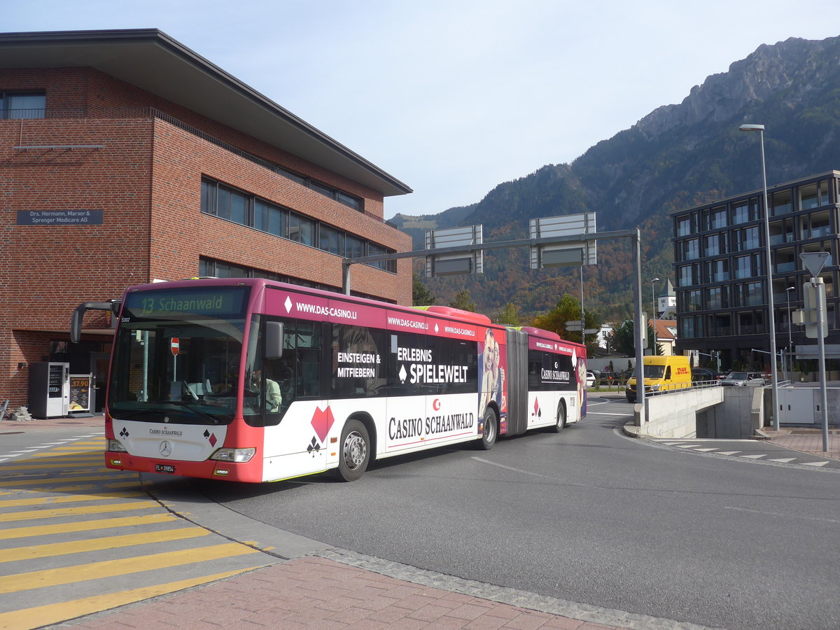 (222'407) - PLA Vaduz - Nr. 54/FL 39'854 - Mercedes am 22. Oktober 2020 beim Bahnhof Schaan