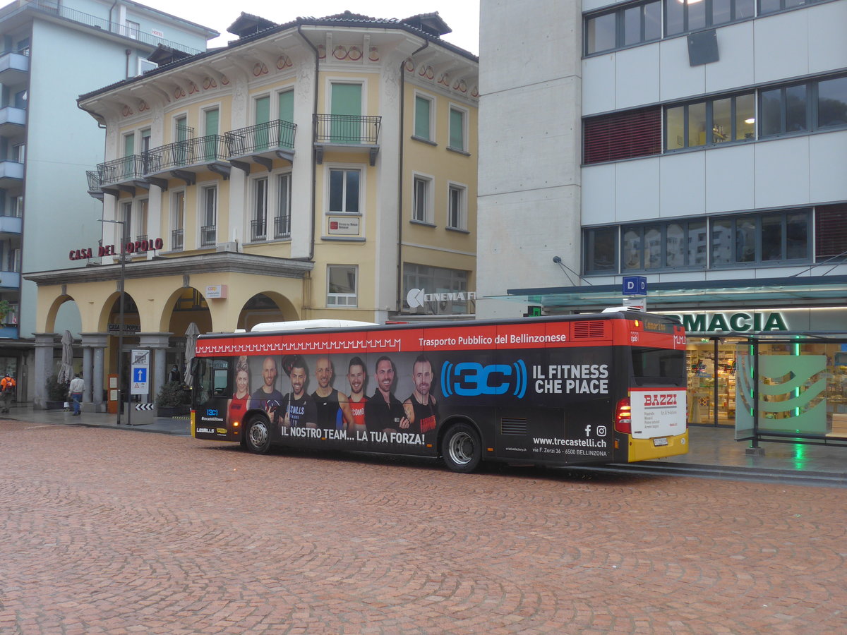 (222'520) - AutoPostale Ticino - TI 228'018 - Mercedes am 23. Oktober 2020 beim Bahnhof Bellinzona