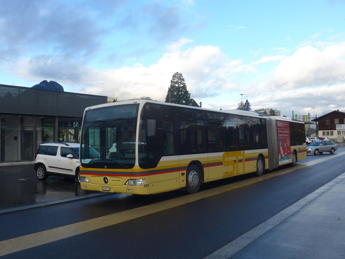 (222'566) - STI Thun - Nr. 136/BE 801'136 - Mercedes am 24. Oktober 2020 beim Bahnhof Spiez