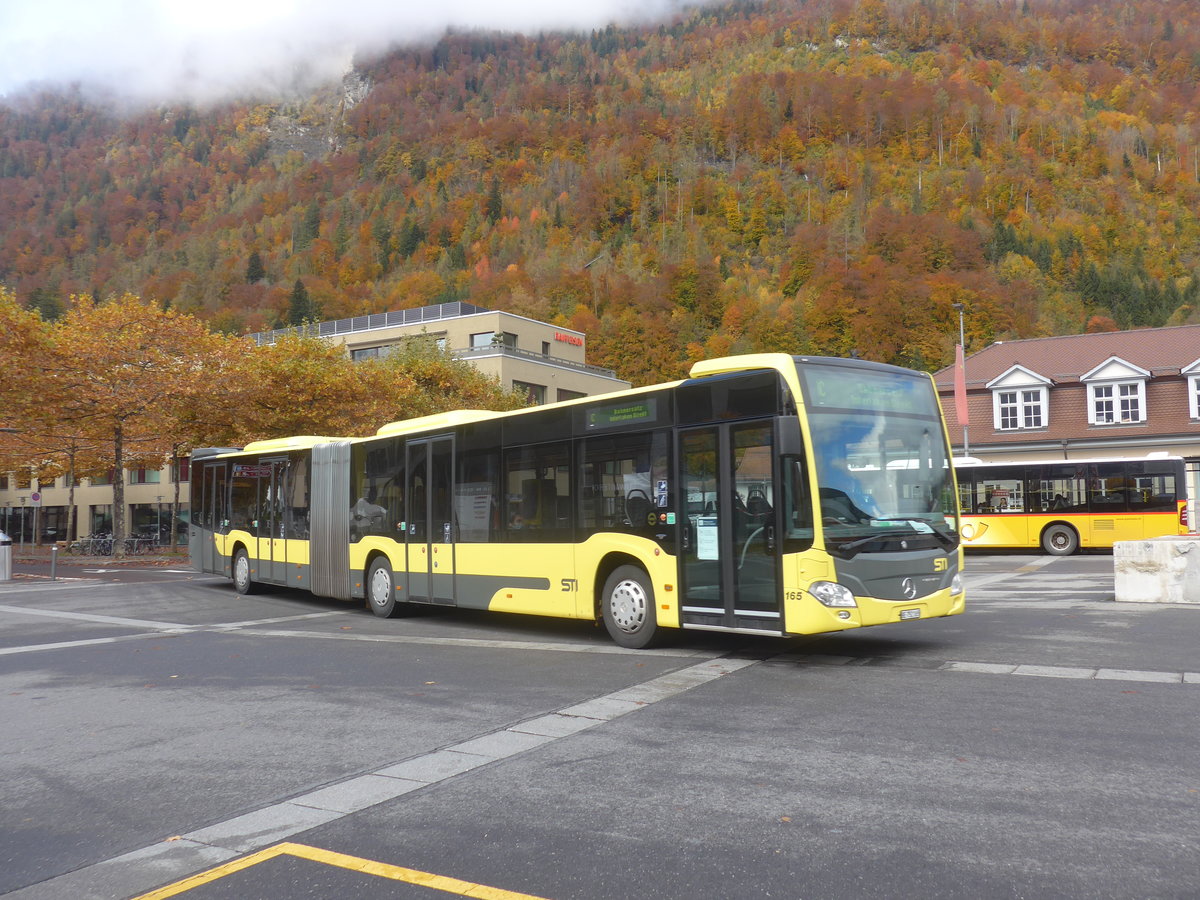 (222'619) - STI Thun - Nr. 165/BE 752'165 - Mercedes am 24. Oktober 2020 beim Bahnhof Interlaken Ost