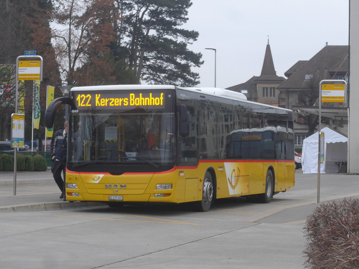 (222'880) - PostAuto Bern - Nr. 541/BE 675'387 - MAN am 29. November 2020 beim Bahnhof Ddingen