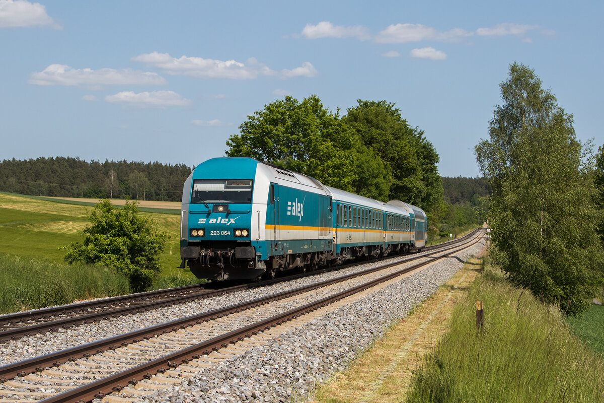 223 064 aus Weiden kommend am 28. Mai 2023 bei Naabdemenreuth.