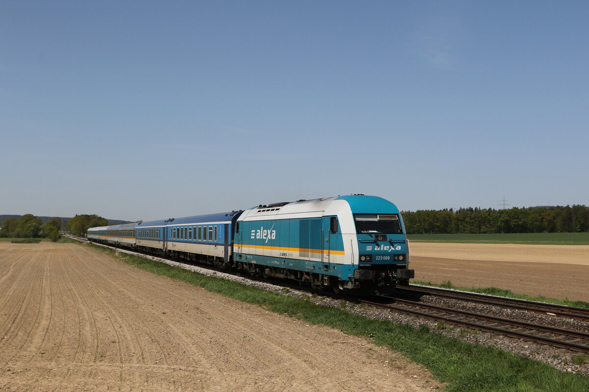 223 068 war am 30. April 2024 bei Unteracker auf dem Weg nach Regensburg.