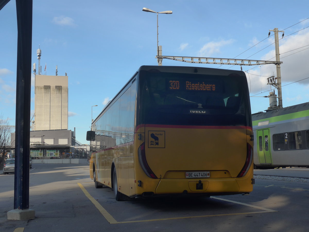 (223'116) - Engeloch, Riggisberg - Nr. 3/BE 447'406 - Iveco am 26. Dezember 2020 beim Bahnhof Thurnen