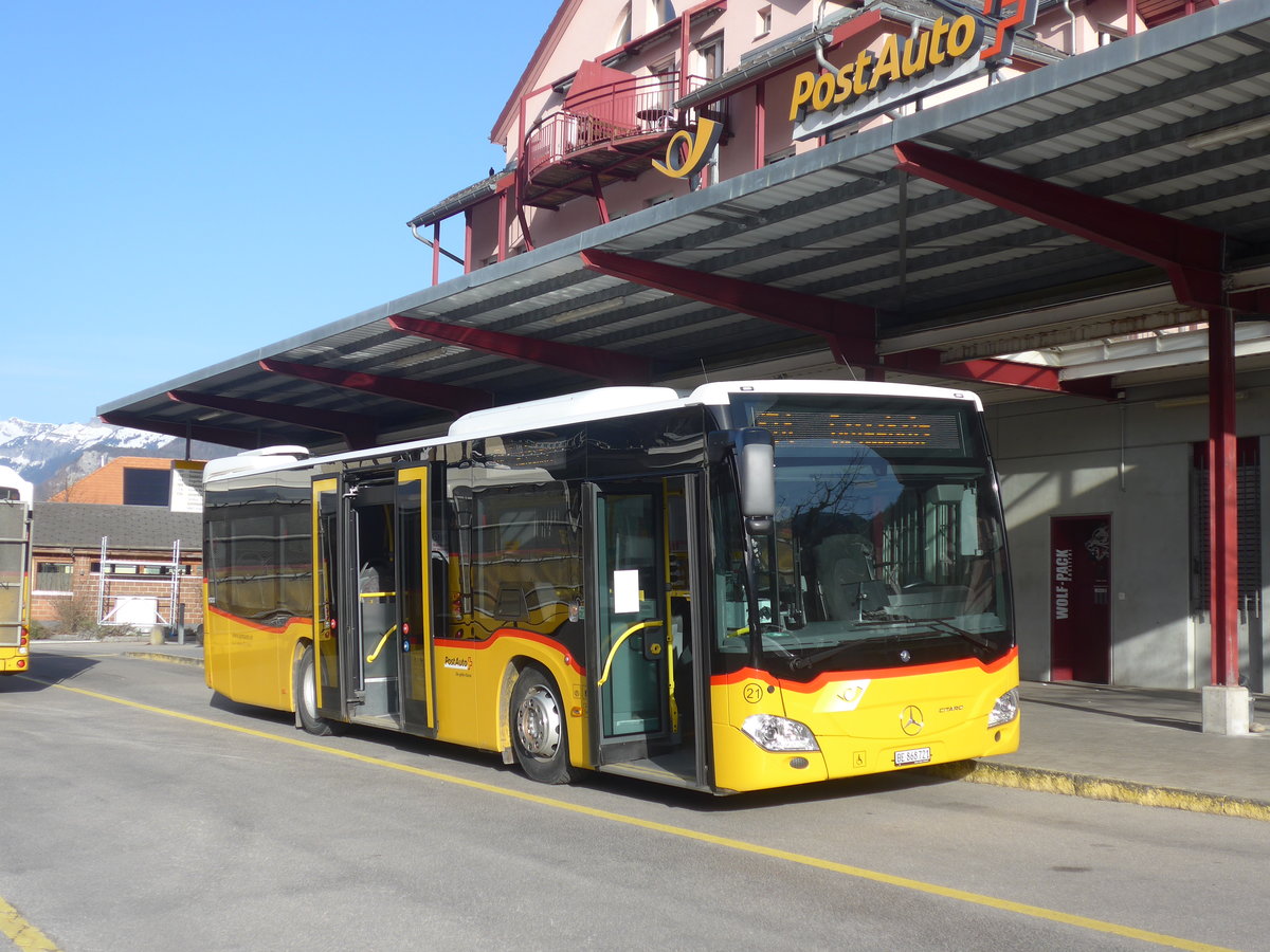 (223'760) - Flck, Brienz - Nr. 21/BE 868'721 - Mercedes am 26. Februar 2021 in Meiringen, Postautostation