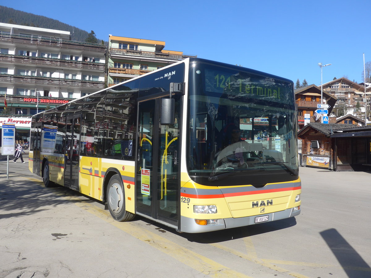 (223'885) - STI Thun - Nr. 129/BE 800'129 - MAN am 28. Februar 2021 beim Bahnhof Grindelwald (Einsatz Grindelwaldbus)