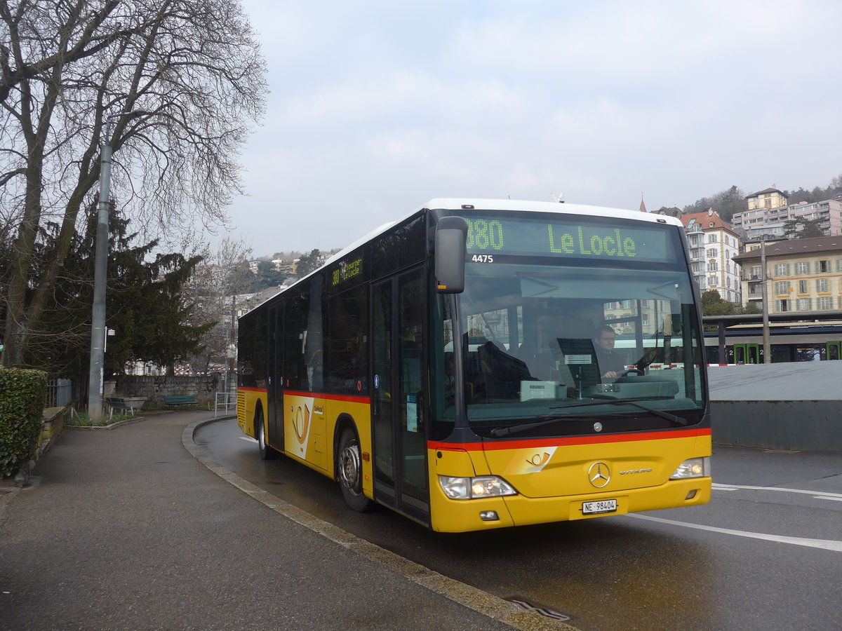 (224'001) - CarPostal Ouest - NE 98'404 - Mercedes am 7. Mrz 2021 beim Bahnhof Neuchtel