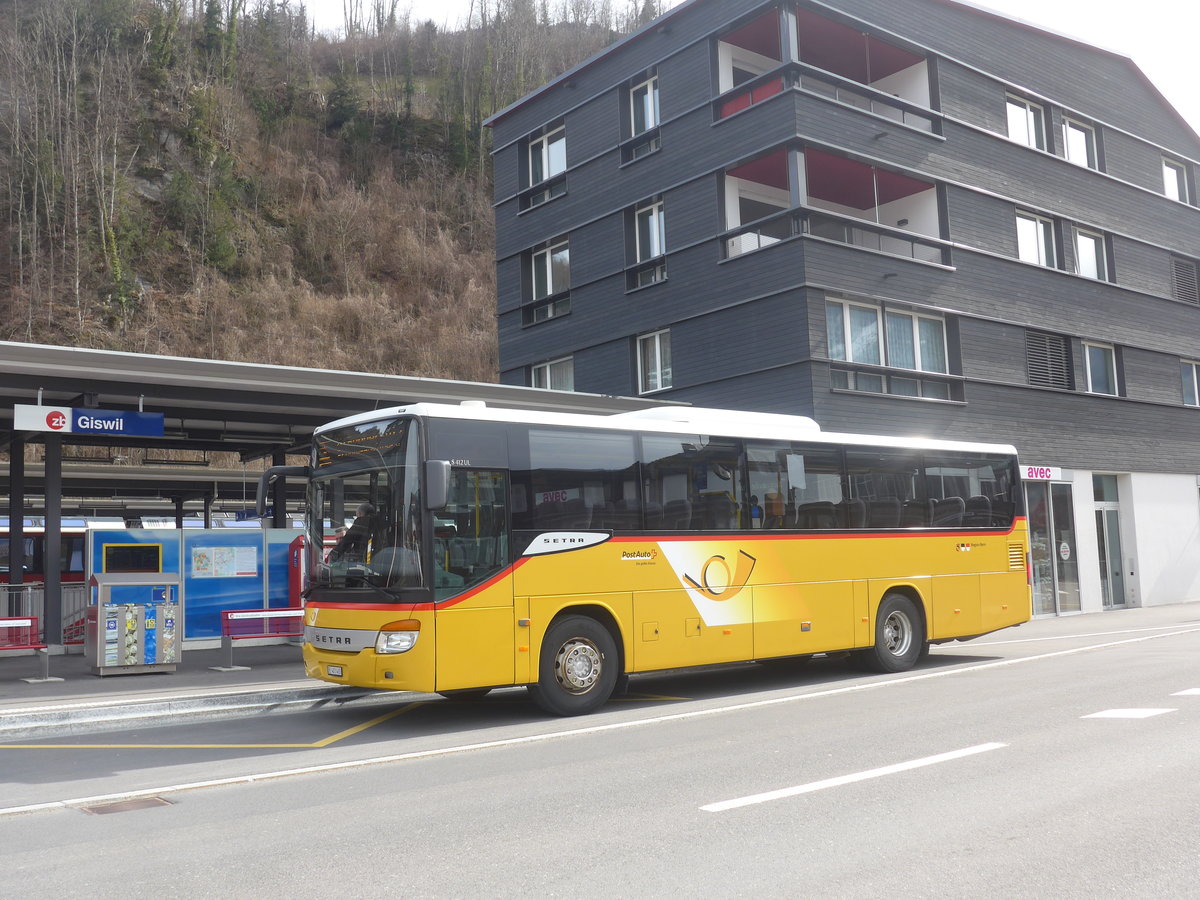 (224'079) - PostAuto Bern - BE 401'465 - Setra (ex AVG Meiringen Nr. 65) am 13. Mrz 2021 beim Bahnhof Giswil