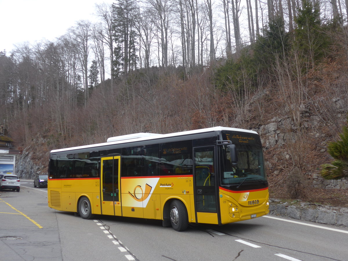 (224'119) - Flck, Brienz - Nr. 25/BE 868'725 - Iveco am 13. Mrz 2021 auf dem Brnigpass