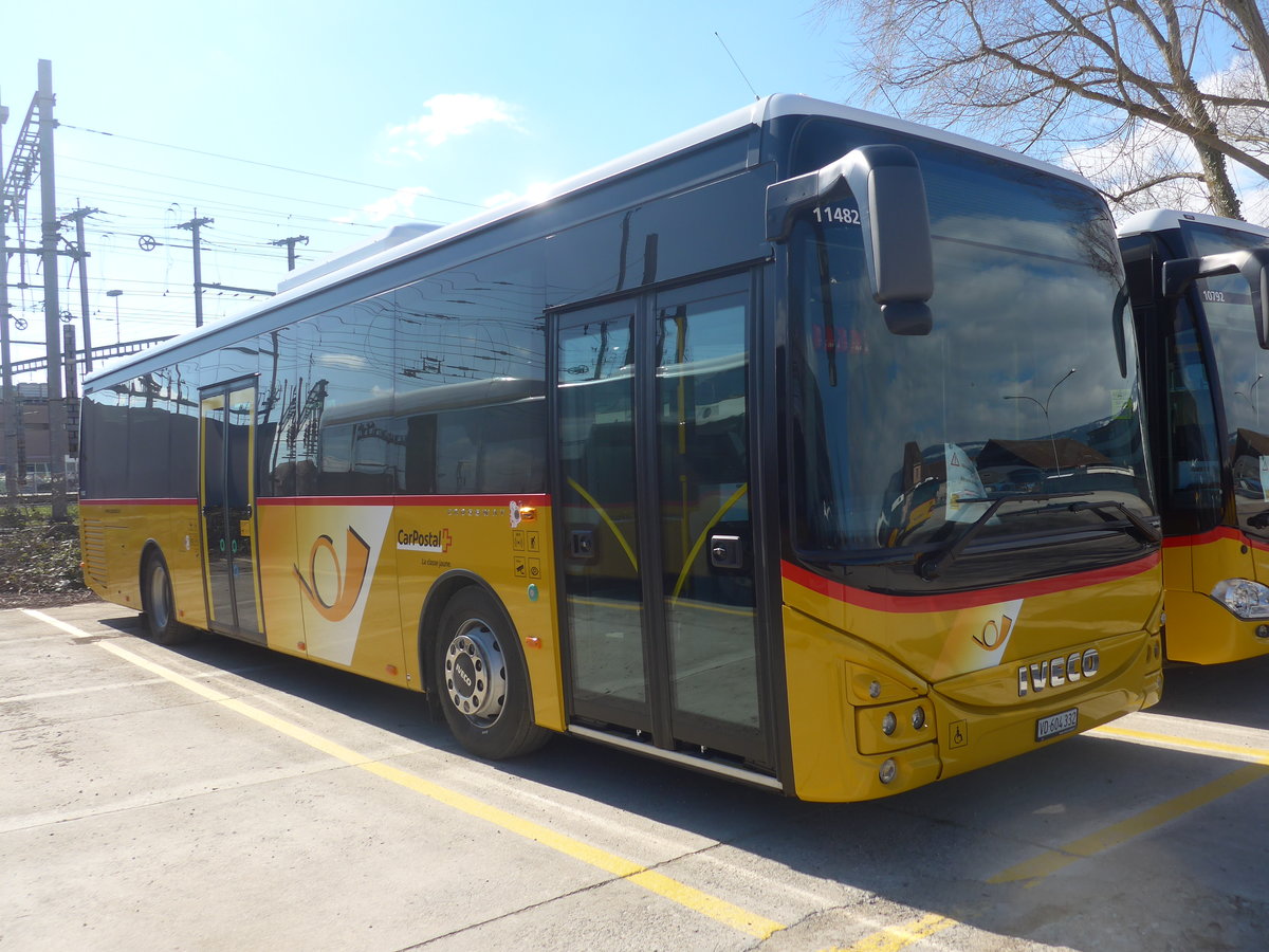 (224'305) - CarPostal Ouest - VD 604'332 - Iveco am 20. Mrz 2021 in Yverdon, Garage