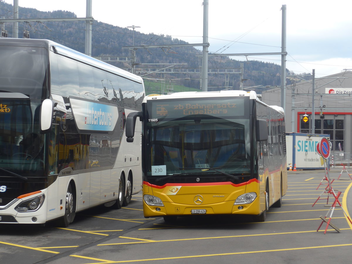 (224'423) - Hfliger, Sursee - Nr. 33/LU 206'424 - Mercedes am 27. Mrz 2021 beim Bahnhof Stansstad