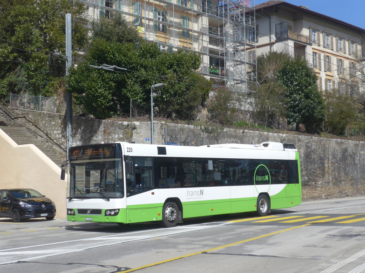 (224'600) - transN, La Chaux-de-Fonds - Nr. 220/NE 99'220 - Volvo (ex TN Neuchtel Nr. 220) am 29. Mrz 2021 beim Bahnhof Neuchtel