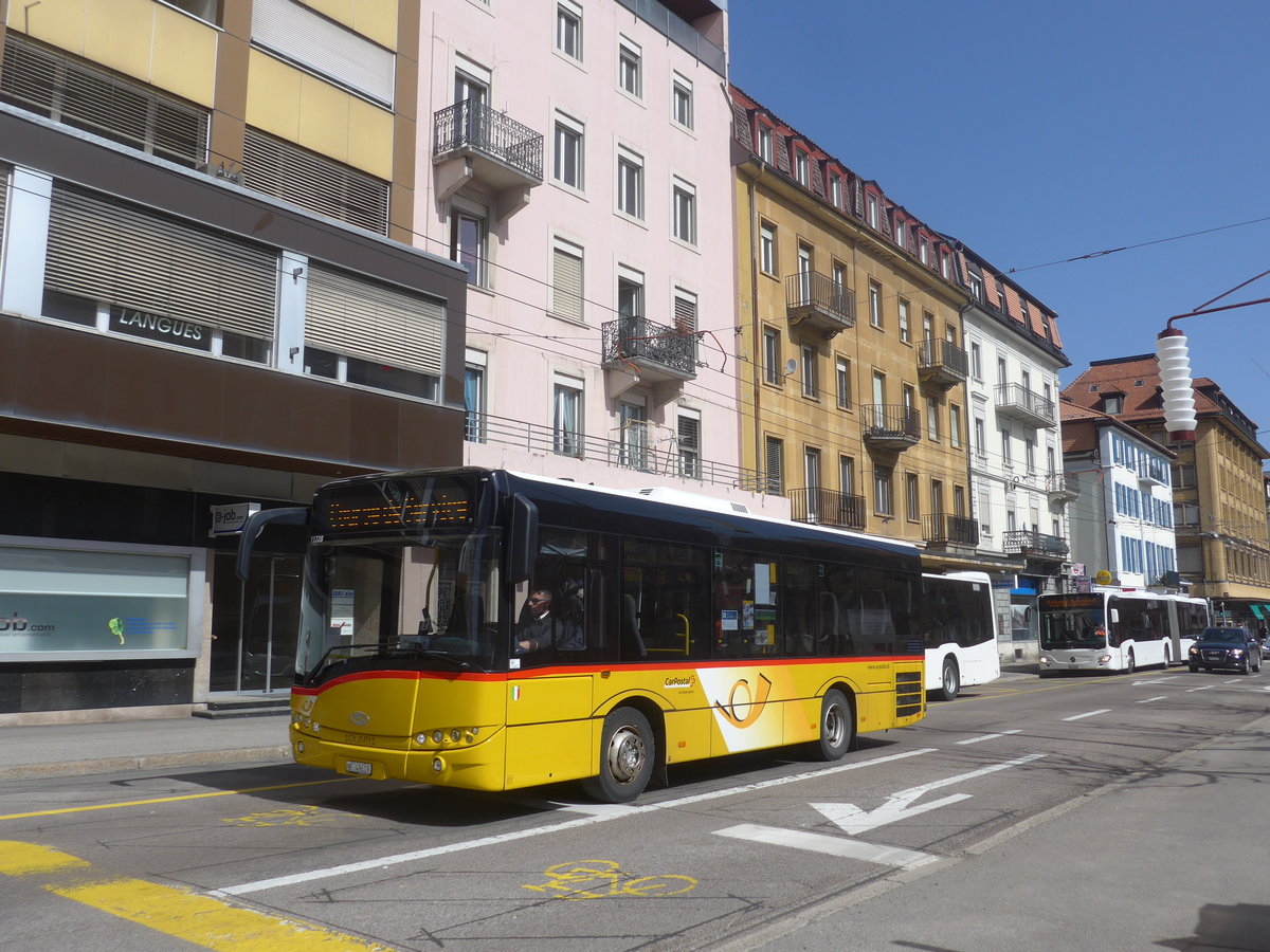 (224'704) - CarPostal Ouest - NE 49'619 - Solaris am 2. April 2021 beim Bahnhof La Chaux-de-Fonds