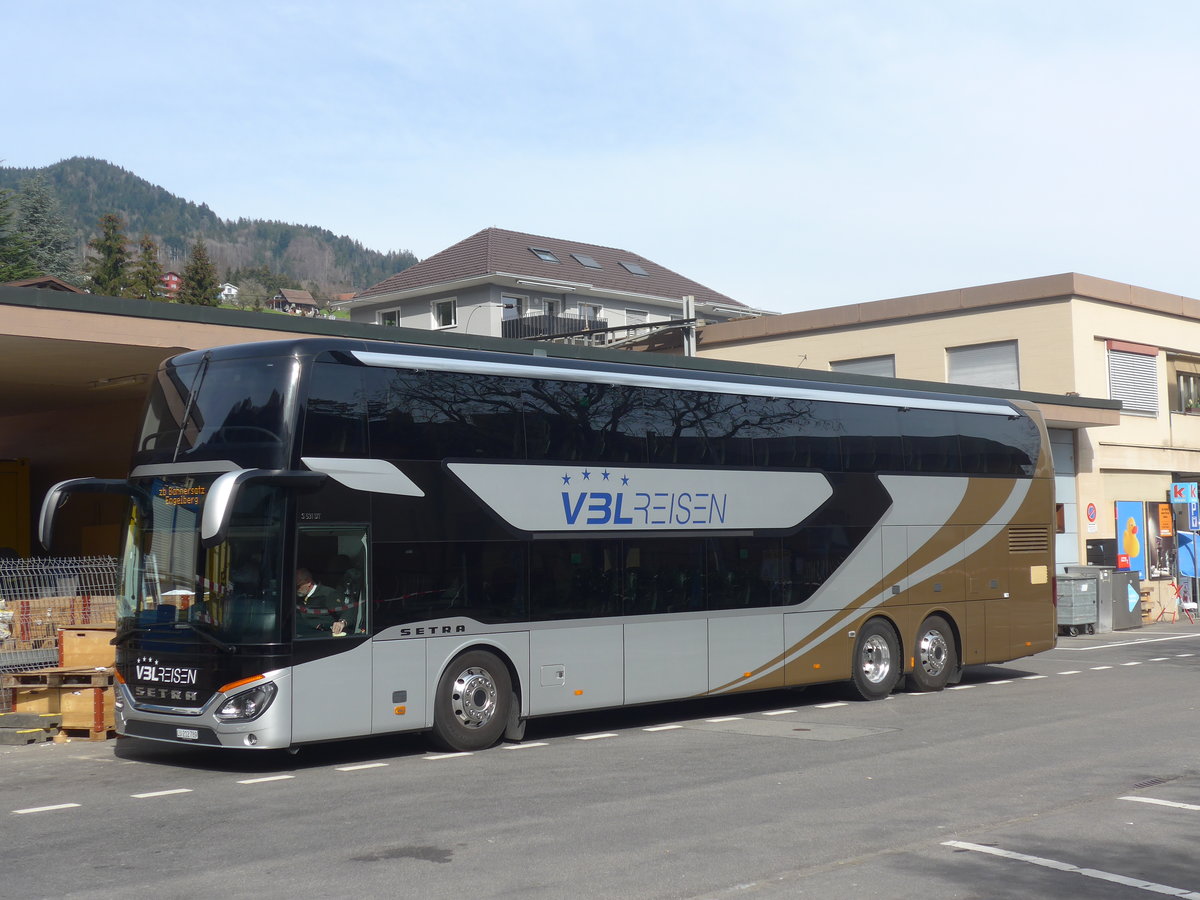 (224'809) - VBL Luzern - Nr. 808/LU 212'789 - Setra am 5. April 2021 beim Bahnhof Hergiswil