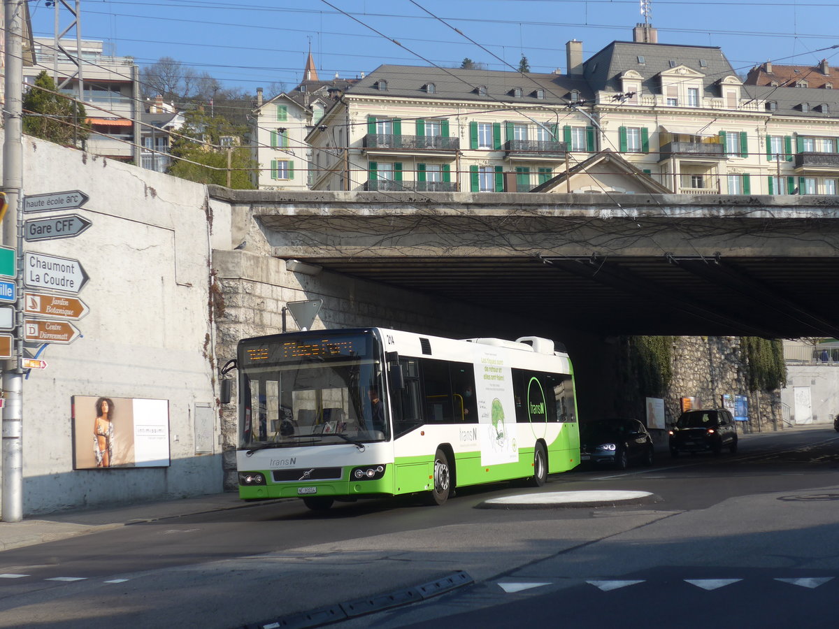 (225'012) - transN, La Chaux-de-Fonds - Nr. 214/NE 93'214 - Volvo (ex TN Neuchtel Nr. 214) am 17. April 2021 beim Bahnhof Neuchtel