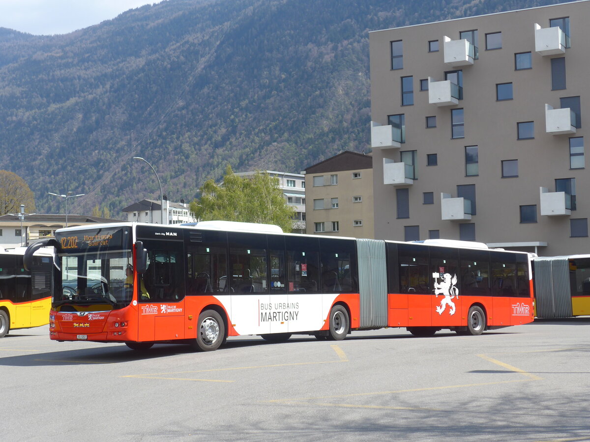 (225'138) - TMR Martigny - Nr. 152/VS 1257 - MAN am 19. April 2021 beim Bahnhof Martigny