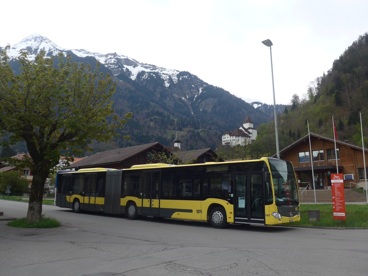 (225'348) - STI Thun - Nr. 182/BE 804'182 - Mercedes am 30. April 2021 beim Bahnhof Wimmis