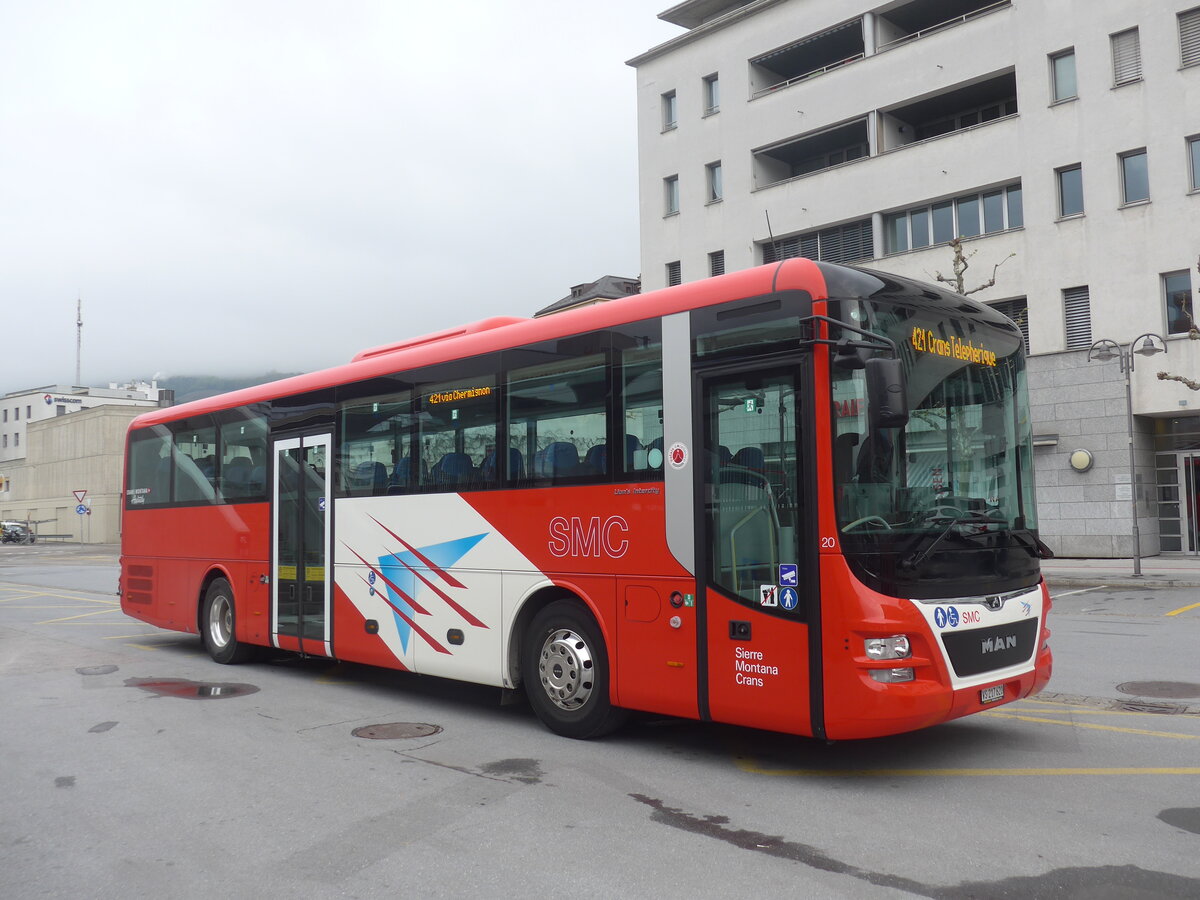 (225'387) - SMC Montana - Nr. 20/VS 217'620 - MAN am 1. Mai 2021 beim Bahnhof Sierre