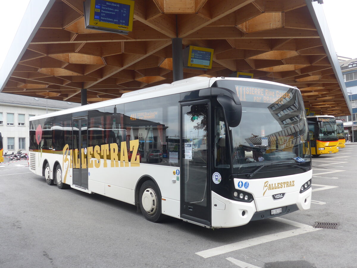 (225'421) - Ballestraz, Grne - VS 332'330 - VDL am 1. Mai 2021 beim Bahnhof Sion