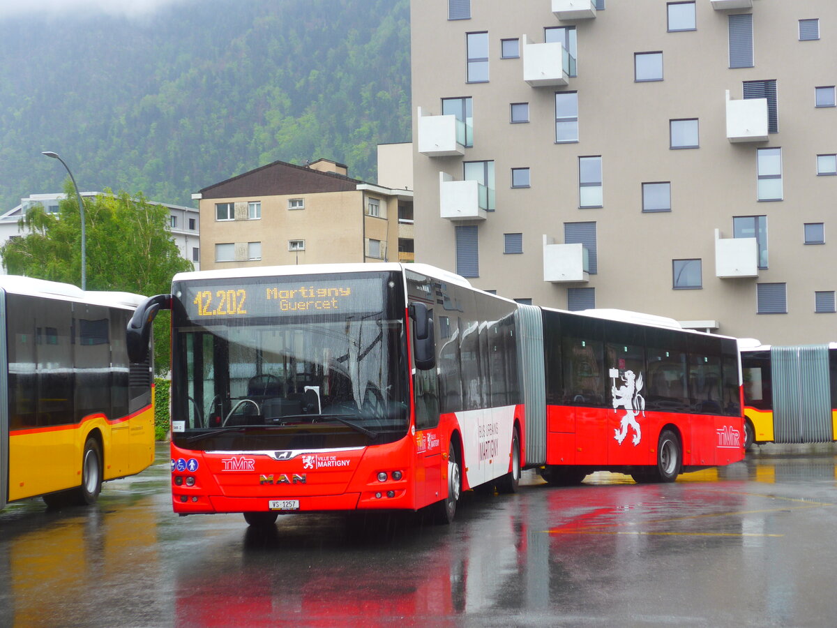 (225'484) - TMR Martigny - Nr. 152/VS 1257 - MAN am 1. Mai 2021 beim Bahnhof Martigny