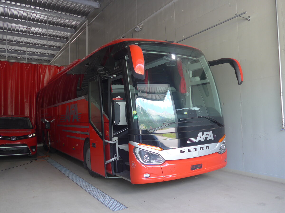 (225'941) - AFA Adelboden - Nr. 16 - Setra am 16. Juni 2021 in Frutigen, Garage