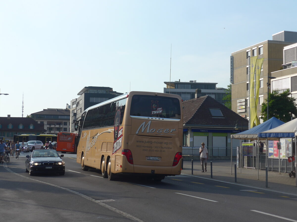 (225'953) - Moser, Teuffenthal - BE 142'017 - Setra am 17. Juni 2021 beim Bahnhof Thun