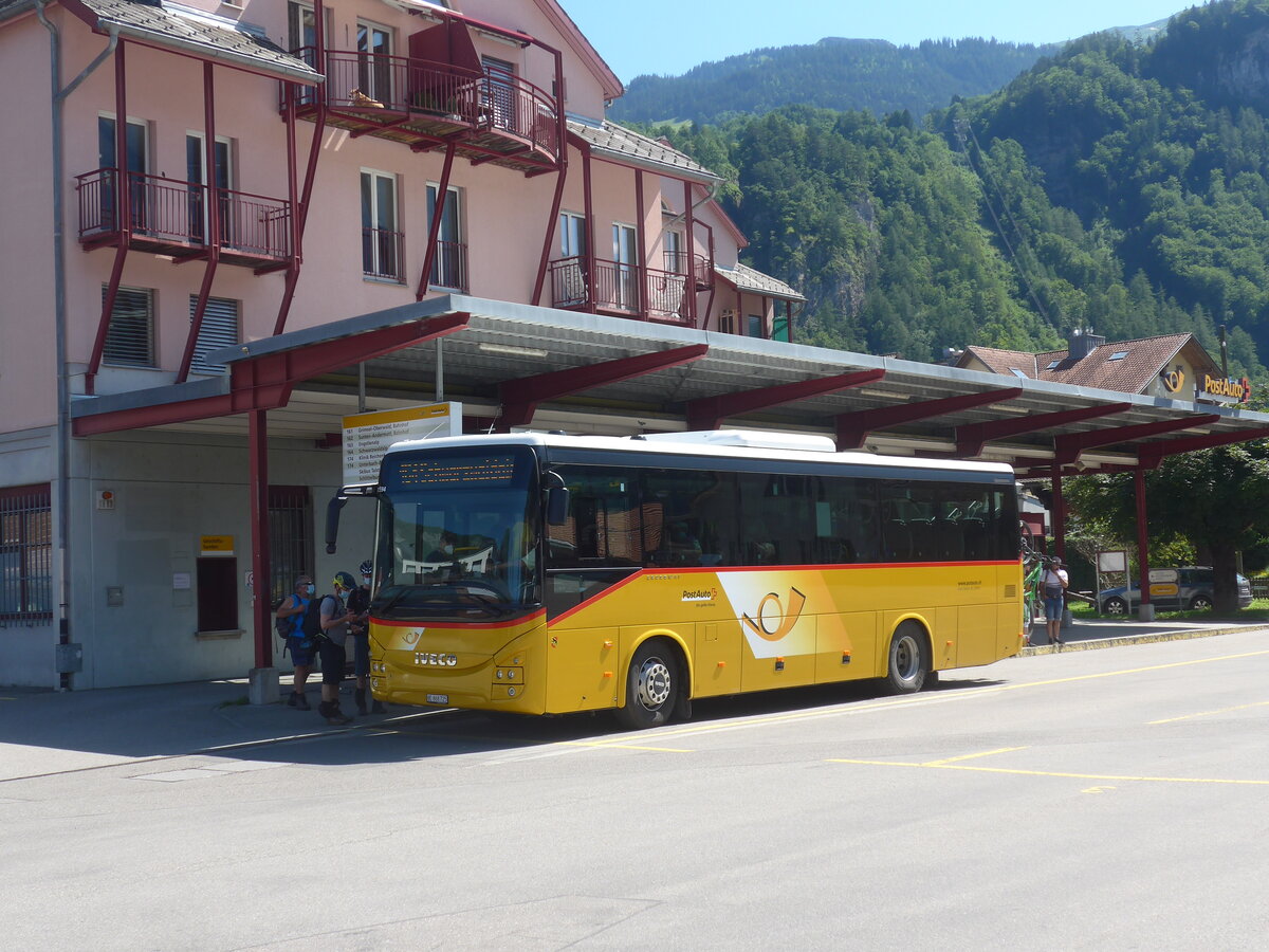 (226'261) - Flck, Brienz - Nr. 25/BE 868'725 - Iveco am 10. Juli 2021 in Meiringen, Postautostation