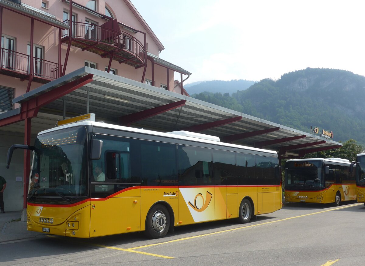 (226'706) - Flck, Brienz - Nr. 26/BE 868'726 - Iveco am 24. Juli 2021 in Meiringen, Postautostation