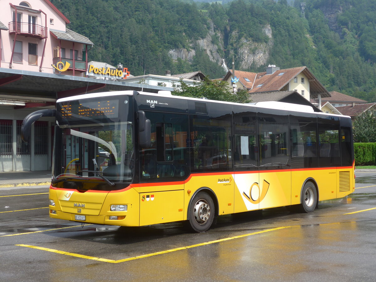 (226'743) - PostAuto Bern - BE 422'461 - MAN/Gppel (ex AVG Meiringen Nr. 61) am 24. Juli 2021 in Meiringen, Postautostation