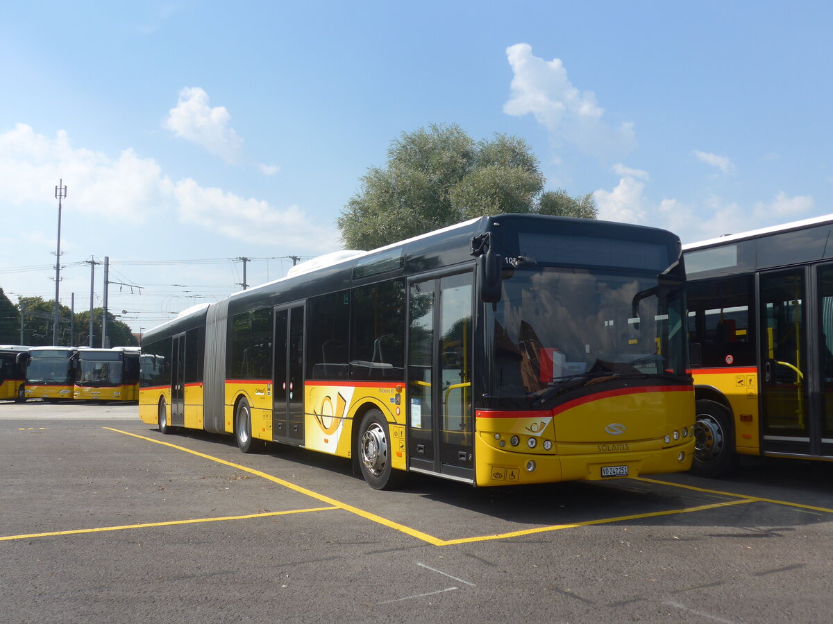 (227'286) - CarPostal Ouest - VD 242'251 - Solaris (ex TPB, Sdeilles) am 15. August 2021 in Yverdon, Garage