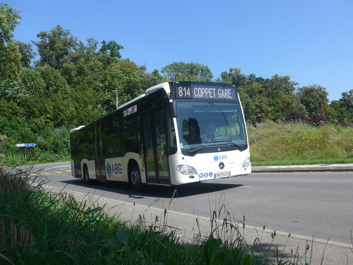 (227'330) - Aus Frankreich: ABG Gex - Nr. 10'586/FM 274 HJ - Mercedes am 15. August 2021 beim Bahnhof Coppet